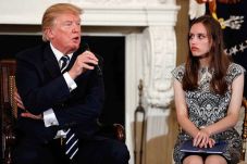 Trump Ingin Guru Sekolah...