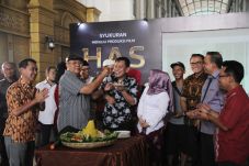 Film Haji Asrama Awal...