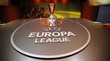 Milan Bentrok Arsenal,...