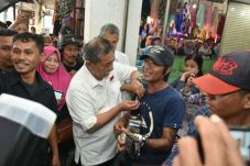 Komunitas Pengamen Hadiahi...