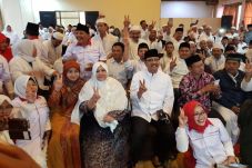 Puluhan Relawan Siap...