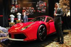 Seksinya Ferrari Tailor-Made...