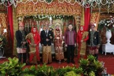 HT Hadiri Pernikahan...