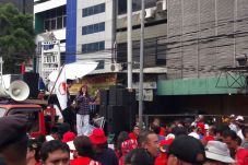 Ini Aksi Pendukung dan...