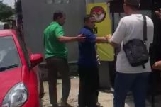 Polisi Tahan Komisioner...