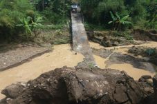 Dihantam Banjir Bandang,...