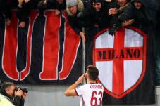 Milan Pecundangi Serigala...