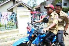 Menteri Idrus Serahkan...