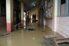 Diterjang Banjir, 6.361...