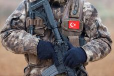 Turki Kerahkan Pasukan...
