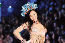 Liu Wen, Model Asia...