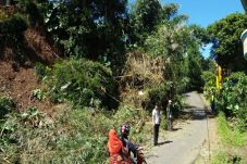 Tebing Longsor, 2 Rumah...