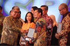 Petrokimia Gresik Raih...