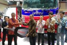 New Isuzu GIGA Jawaban...