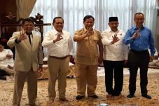 Tim Asyik Ngumpul di...