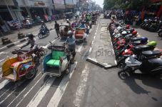 Keberadaan Becak Motor...