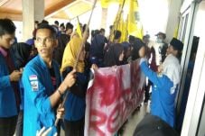 Tolak Revisi UU, Mahasiswa...