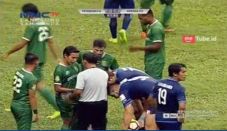 Kalahkan Persebaya,...