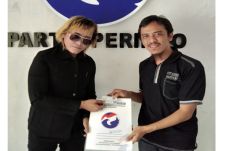 Seniman Asal Karawang...