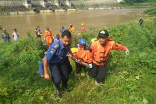 Pemancing Terseret Arus...