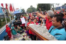 Ganjar Pasarkan Kerajinan...