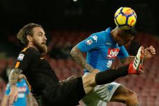 Roma Bungkam Napoli,...