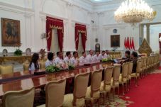 HT Undang Jokowi Buka...