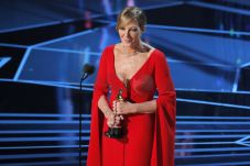 Allison Janney Menangkan...