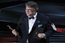 Guillermo del Toro Dinobatkan...