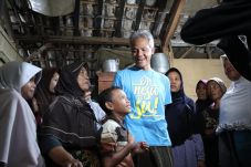Cerita Ganjar Menginap...