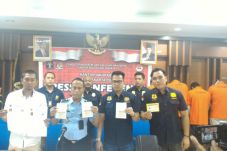 Empat Warga Negara India...