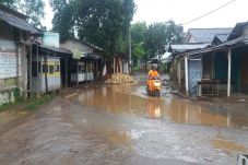 Rusak Parah, Jalanan...