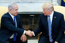 Trump Berencana Hadiri...