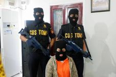 Bawa 1,1 Kg Sabu, Wanita...