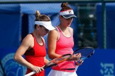Bermain Ganda, Halep...