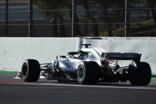 Hamilton Tercepat di...