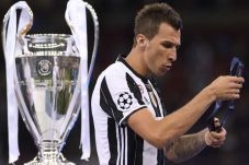 Minus Mandzukic, Juventus...