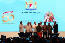 Bupati dan Pengusaha...
