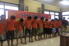 Polisi Gulung Komplotan...