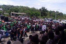 Tolak Pembatasan Kuota,...