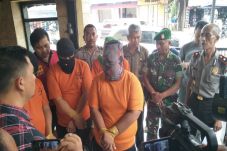 Butuh Duit untuk Biaya...