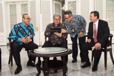 Aher Ajak Warga Jabar...