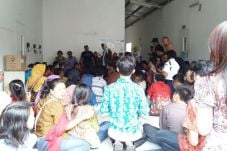 Puluhan Buruh Perempuan...