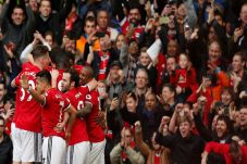 Manchester United Kalahkan...