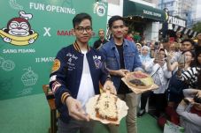 Buka Outlet Sang Pisang,...