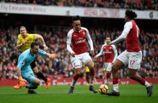 Arsenal Pesta Gol ke...