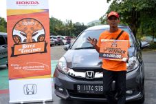 Honda Mobilio Battle...