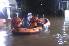 Banjir Setinggi 1 Meter...