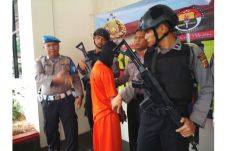 Cabuli Tiga Anak di...