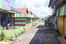 Kampung Pelangi di Bantaran...